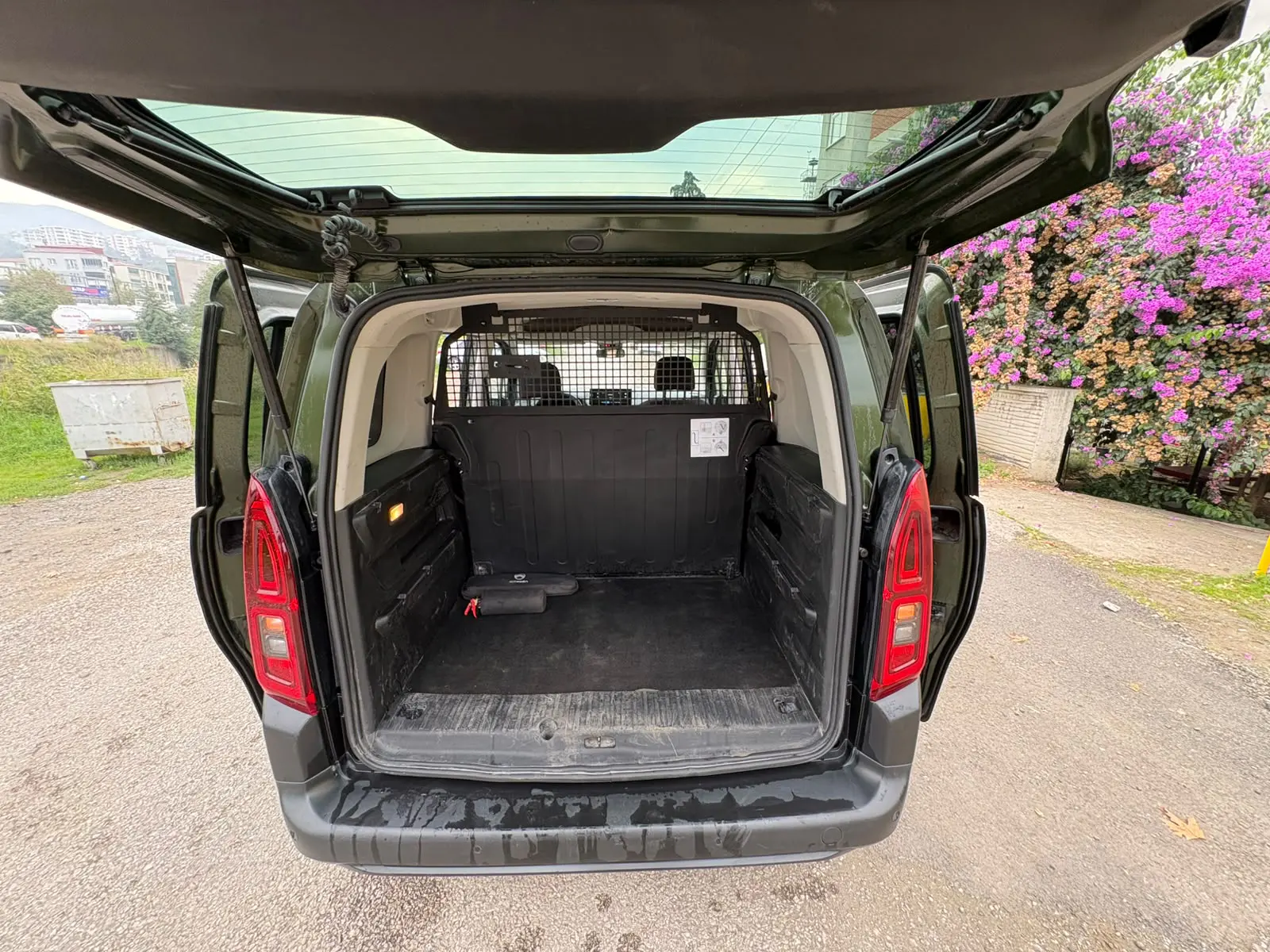 Citroen Berlingo VP Feel Bold 1.5 Bluehdi 130HP EAT8, fotoğraf 14