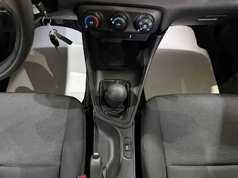Toyota Yaris 1.0 Vision, fotoğraf 32