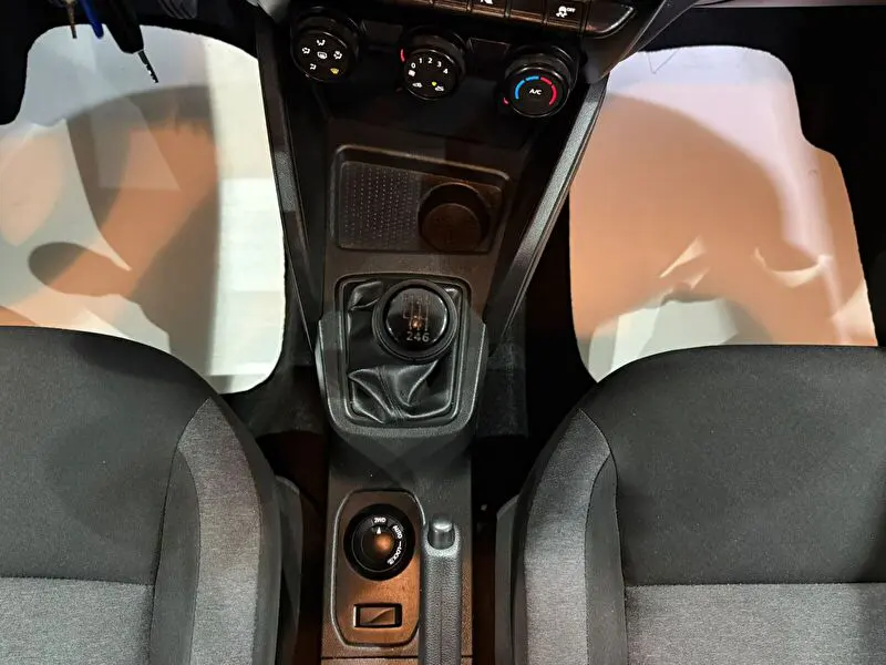 Dacia Duster Essential 1.3 TCE 4x4, fotoğraf 32