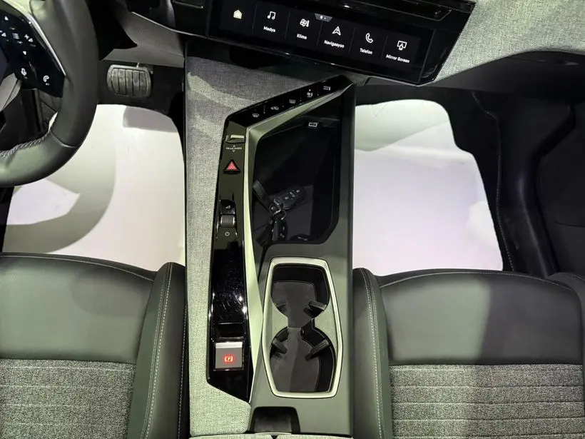 Peugeot 3008 1.2 Hybrid Allure e-DCS6, fotoğraf 17