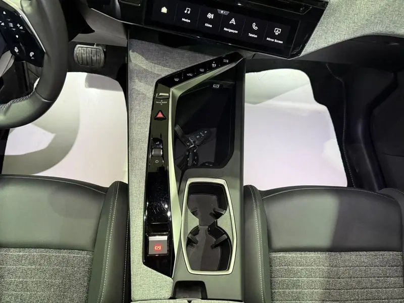 Peugeot 3008 1.2 Hybrid Allure e-DCS6, fotoğraf 35