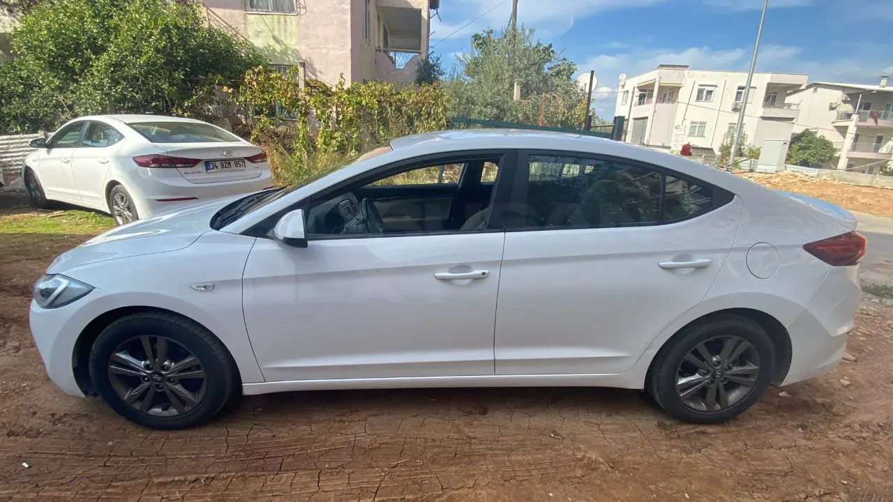 Hyundai Elantra 1.6 Crdi Style Plus DCT, fotoğraf 4