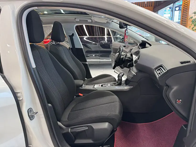 Peugeot 308 1.5 BlueHDI Style Tech EAT6, fotoğraf 18
