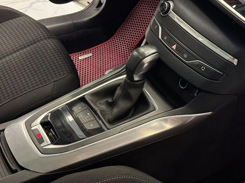 Peugeot 308 1.5 BlueHDI Style Tech EAT6, fotoğraf 36