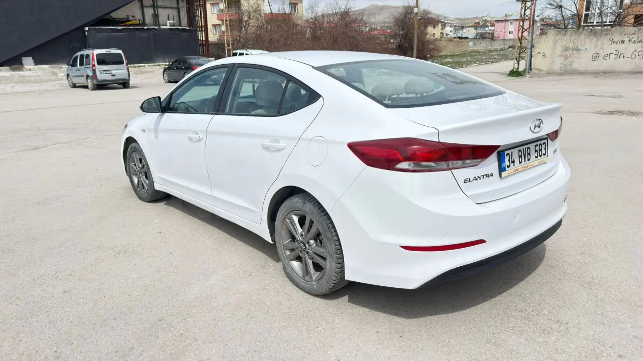 Hyundai Elantra 1.6 Crdi Style Plus DCT, fotoğraf 2