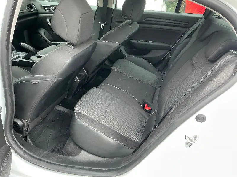 Renault Megane Sedan JOY 1.3 TCE EDC 140 BG, fotoğraf 2