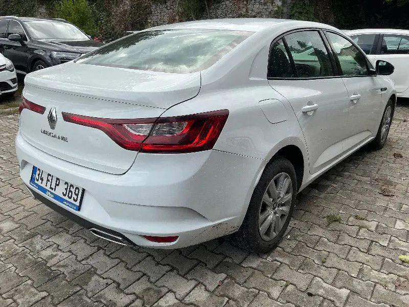 Renault Megane Sedan JOY 1.3 TCE EDC 140 BG, fotoğraf 3