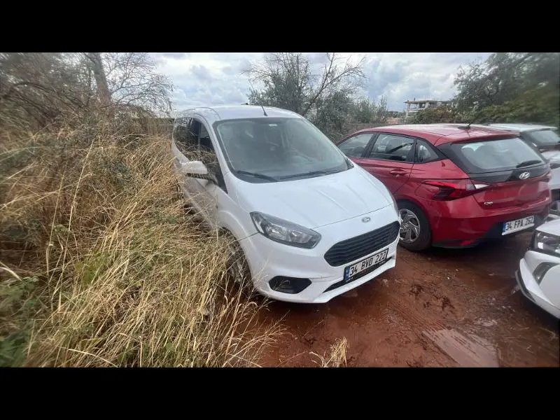 Ford Tourneo Courier Kombi MCA 1.5 L Tdci 100PS Deluxe (6.2), fotoğraf 3