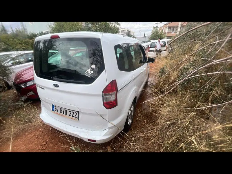Ford Tourneo Courier Kombi MCA 1.5 L Tdci 100PS Deluxe (6.2), fotoğraf 4